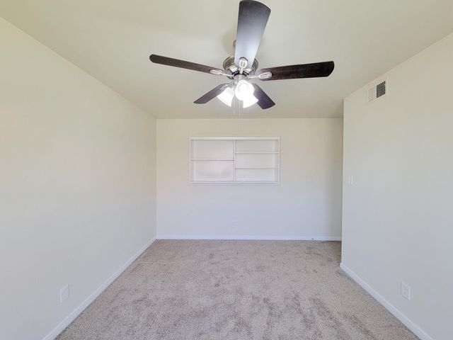 133 S Yaupon Street, Lake Jackson, TX 77566