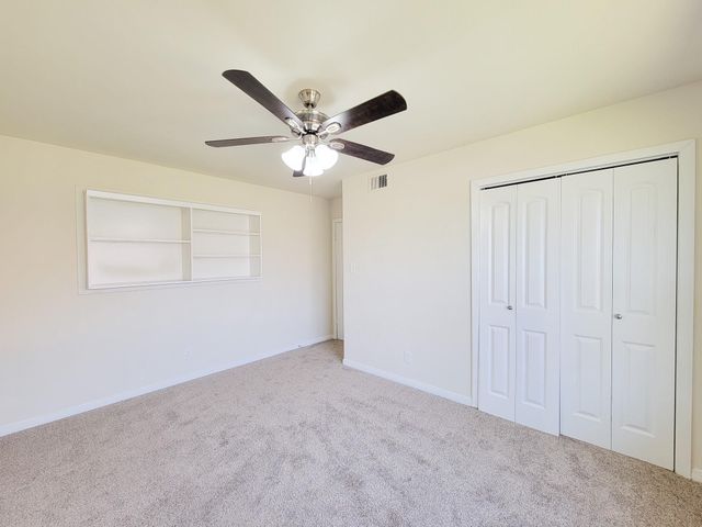 133 S Yaupon Street, Lake Jackson, TX 77566