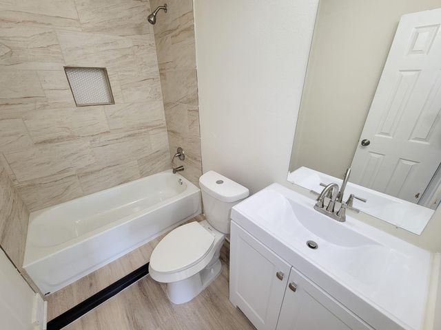 133 S Yaupon Street, Lake Jackson, TX 77566