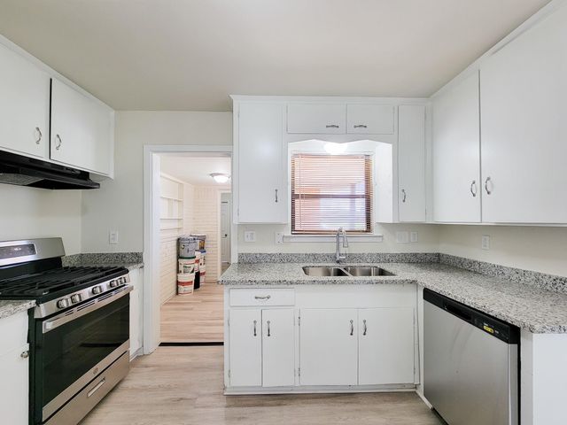 133 S Yaupon Street, Lake Jackson, TX 77566