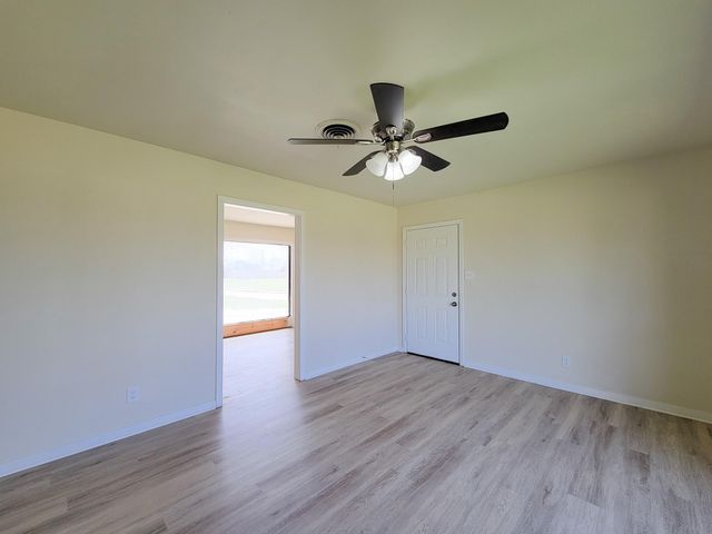 133 S Yaupon Street, Lake Jackson, TX 77566