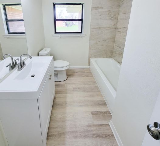 133 S Yaupon Street, Lake Jackson, TX 77566