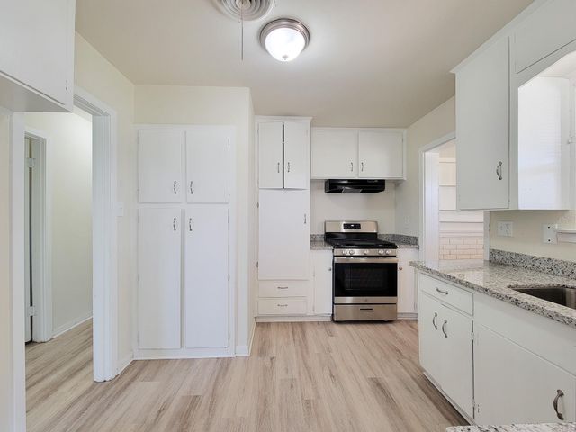 133 S Yaupon Street, Lake Jackson, TX 77566