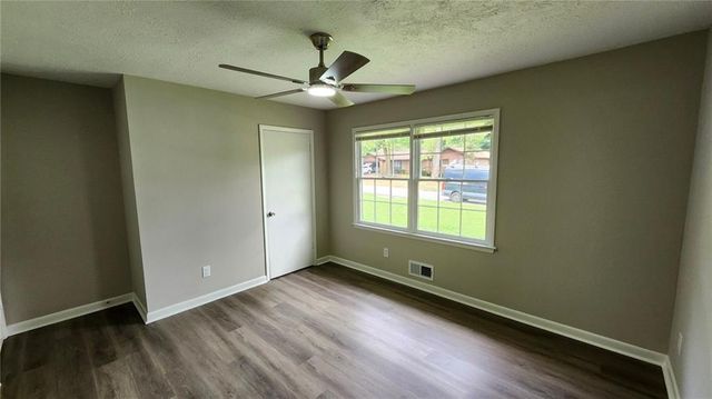 1007 Strawberry Lane, Ellenwood, GA 30294