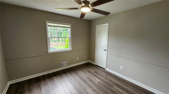 1007 Strawberry Lane, Ellenwood, GA 30294