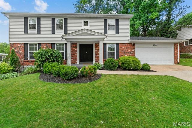 1044 Dutch Mill Drive, Ballwin, MO 63011