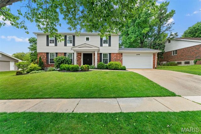 1044 Dutch Mill Drive, Ballwin, MO 63011