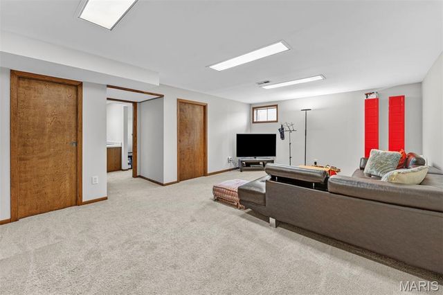 1044 Dutch Mill Drive, Ballwin, MO 63011