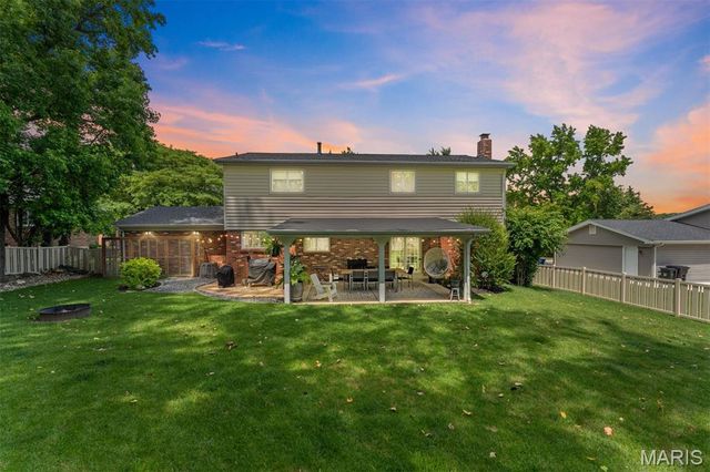 1044 Dutch Mill Drive, Ballwin, MO 63011