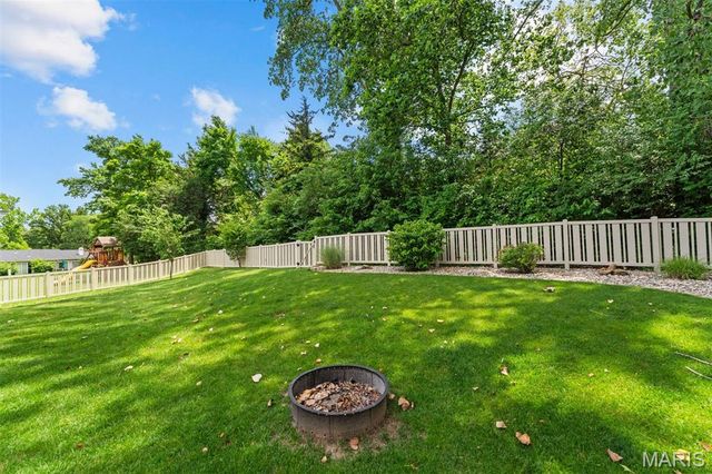 1044 Dutch Mill Drive, Ballwin, MO 63011