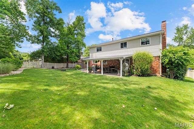 1044 Dutch Mill Drive, Ballwin, MO 63011