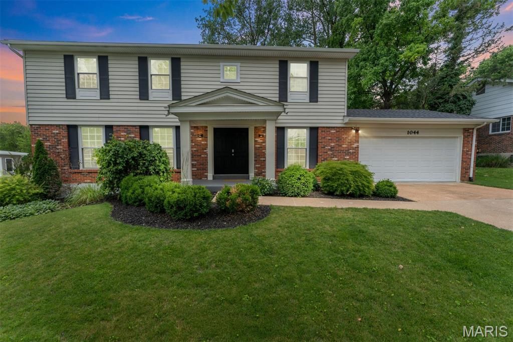 1044 Dutch Mill Drive, Ballwin, MO 63011