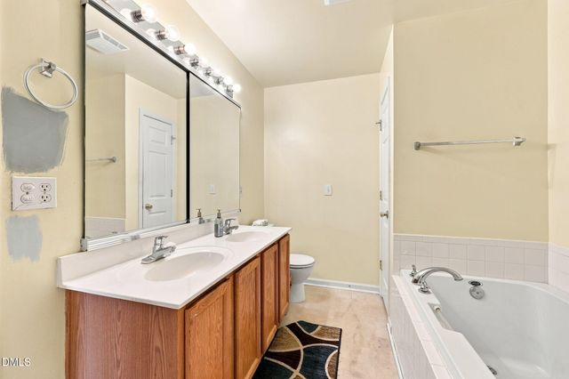 8640 Neuse Landing Lane 105, Raleigh, NC 27616
