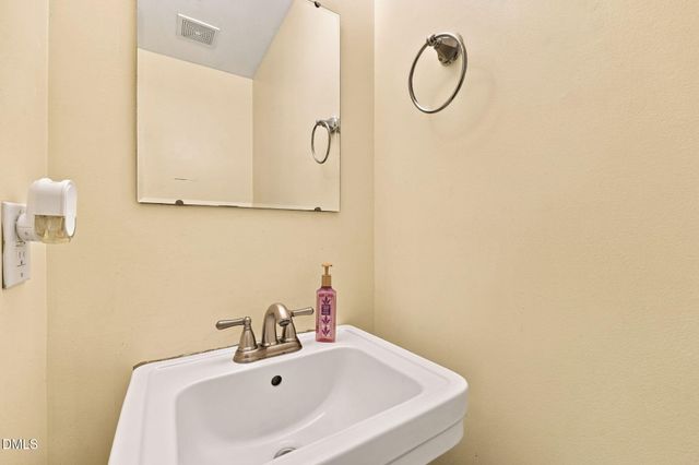 8640 Neuse Landing Lane 105, Raleigh, NC 27616