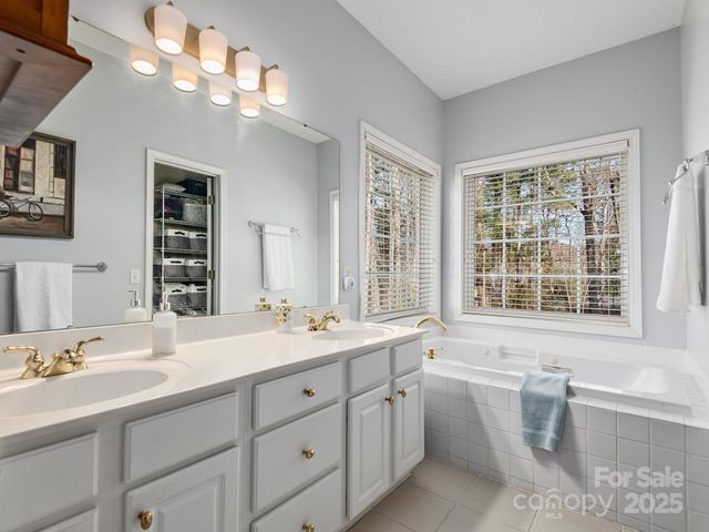 34 Wyntree Drive, Asheville, NC 28803