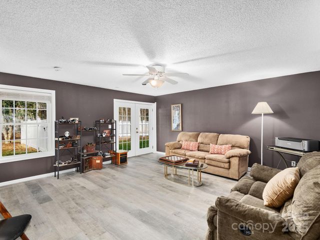 34 Wyntree Drive, Asheville, NC 28803