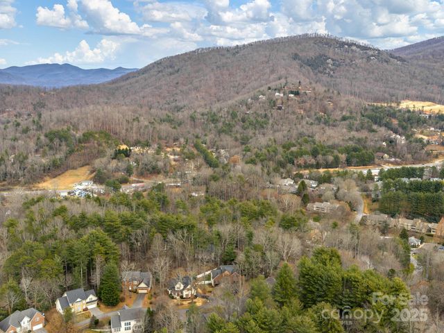34 Wyntree Drive, Asheville, NC 28803