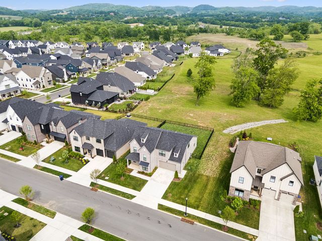 3287 Sassafras Ln, Thompsons Station, TN 37179