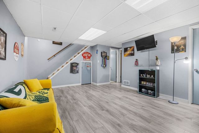 8704 Snapdragon Lane, Urbandale, IA 50322