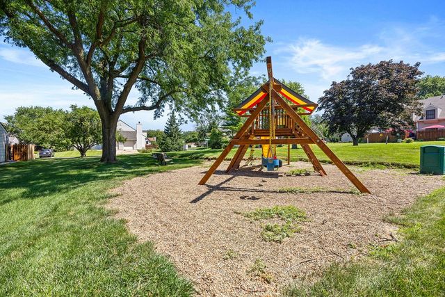 8704 Snapdragon Lane, Urbandale, IA 50322
