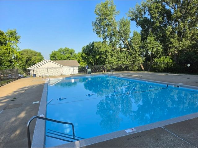8704 Snapdragon Lane, Urbandale, IA 50322