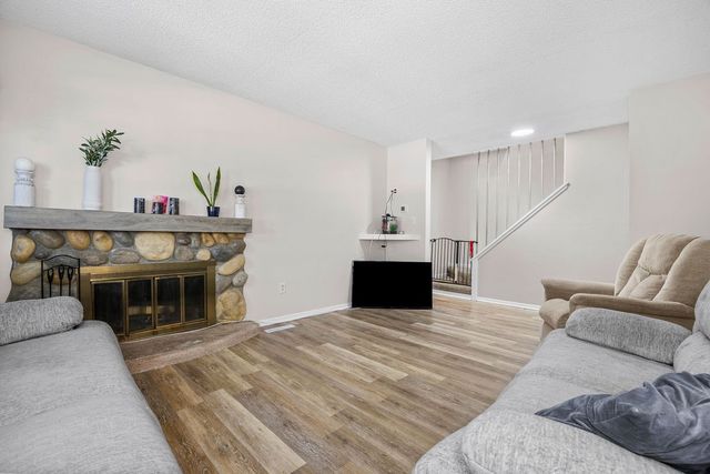 8704 Snapdragon Lane, Urbandale, IA 50322