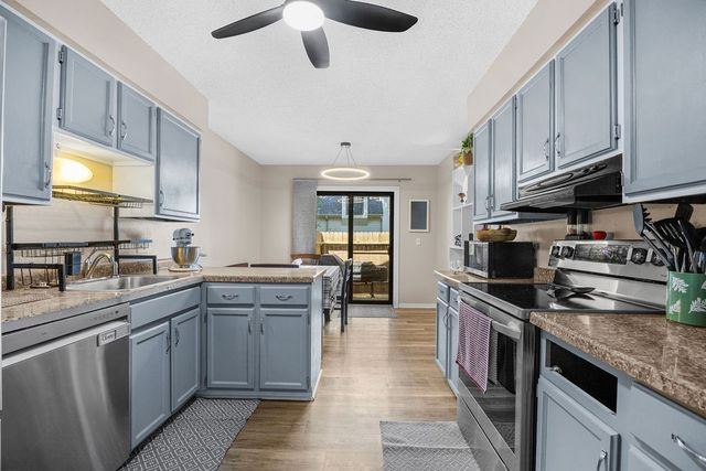 8704 Snapdragon Lane, Urbandale, IA 50322