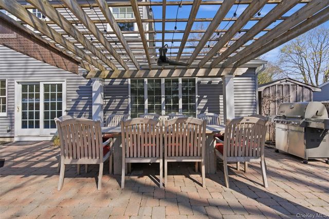 6 Oneonta Court, Centerport, NY 11721