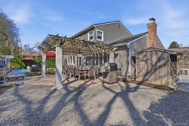 6 Oneonta Court, Centerport, NY 11721