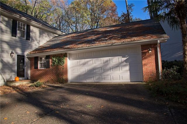 425 Hackberry Lane, Roswell, GA 30076