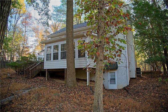 425 Hackberry Lane, Roswell, GA 30076