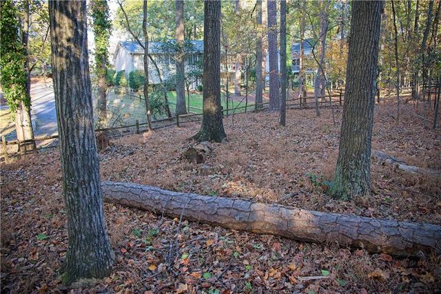 425 Hackberry Lane, Roswell, GA 30076