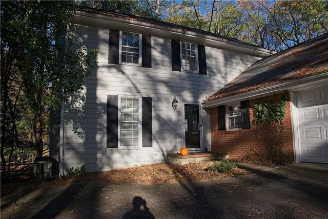 425 Hackberry Lane, Roswell, GA 30076