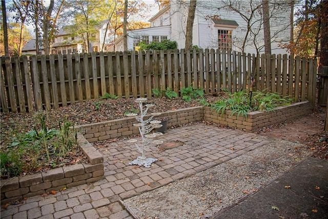 425 Hackberry Lane, Roswell, GA 30076