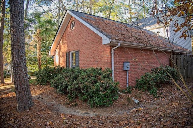 425 Hackberry Lane, Roswell, GA 30076