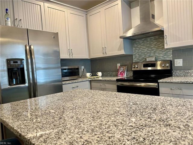 7922 Shore Dr Apt 301, Norfolk, VA 23518