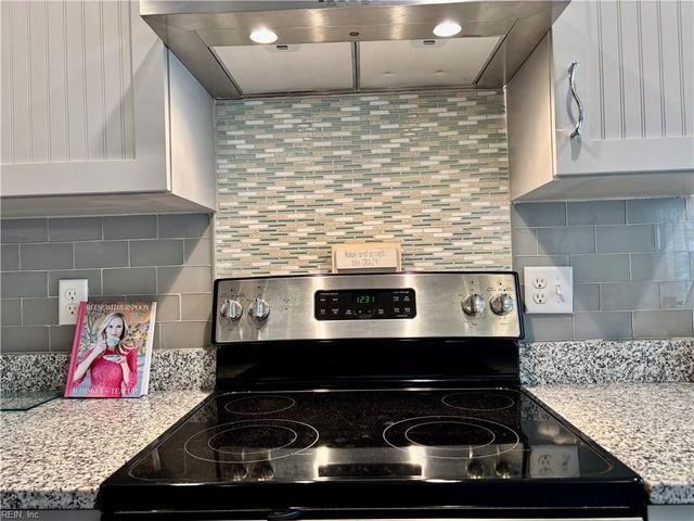 7922 Shore Dr Apt 301, Norfolk, VA 23518