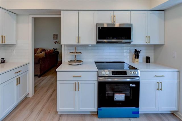 412 Deerfield Court, Lee's Summit, MO 64086