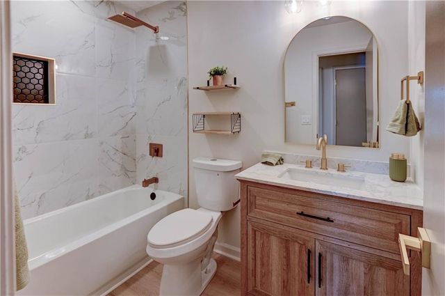 412 Deerfield Court, Lee's Summit, MO 64086