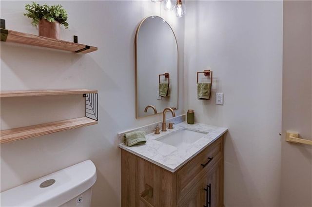 412 Deerfield Court, Lee's Summit, MO 64086
