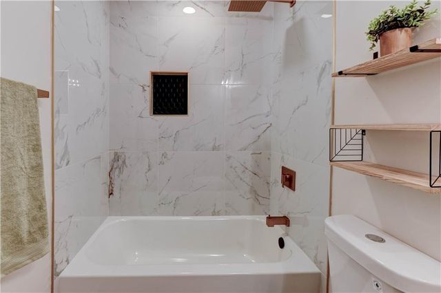 412 Deerfield Court, Lee's Summit, MO 64086