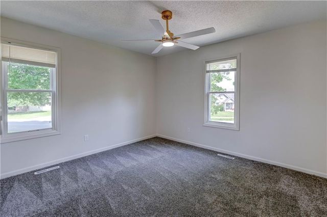 412 Deerfield Court, Lee's Summit, MO 64086