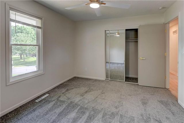 412 Deerfield Court, Lee's Summit, MO 64086