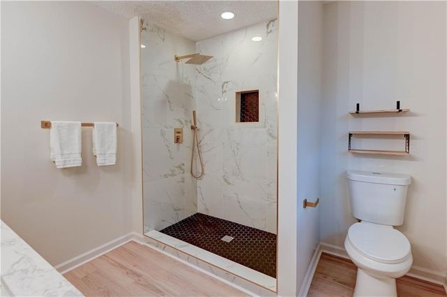 412 Deerfield Court, Lee's Summit, MO 64086