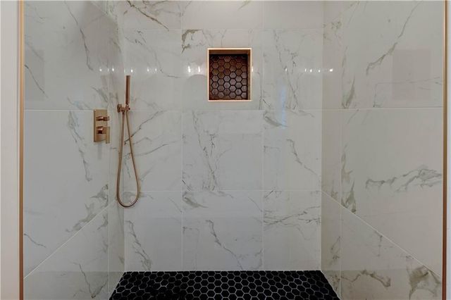 412 Deerfield Court, Lee's Summit, MO 64086