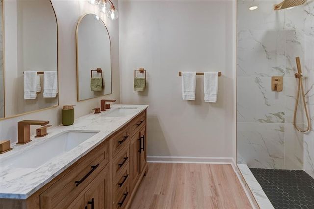412 Deerfield Court, Lee's Summit, MO 64086