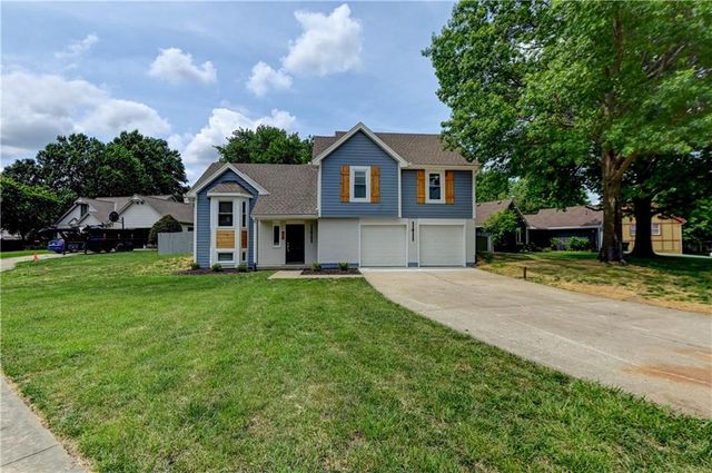 412 Deerfield Court, Lee's Summit, MO 64086