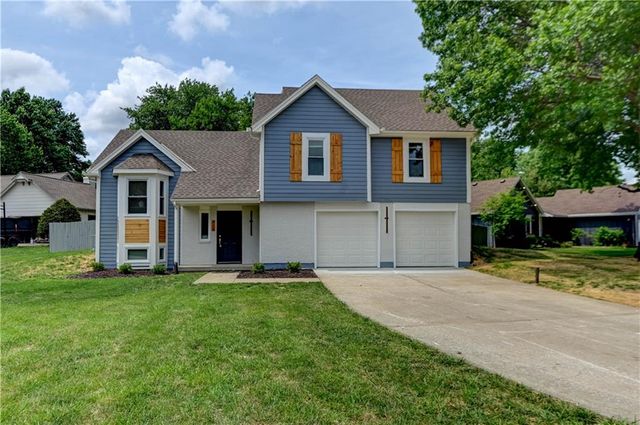 412 Deerfield Court, Lee's Summit, MO 64086