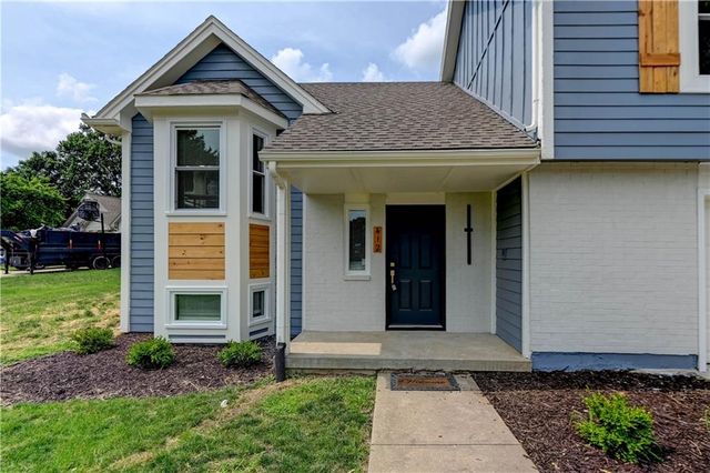 412 Deerfield Court, Lee's Summit, MO 64086