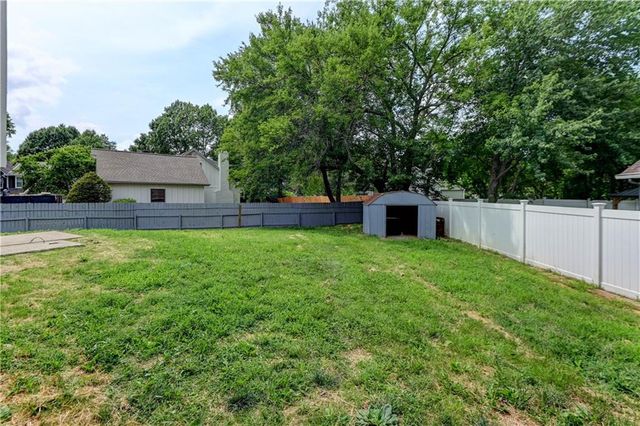 412 Deerfield Court, Lee's Summit, MO 64086